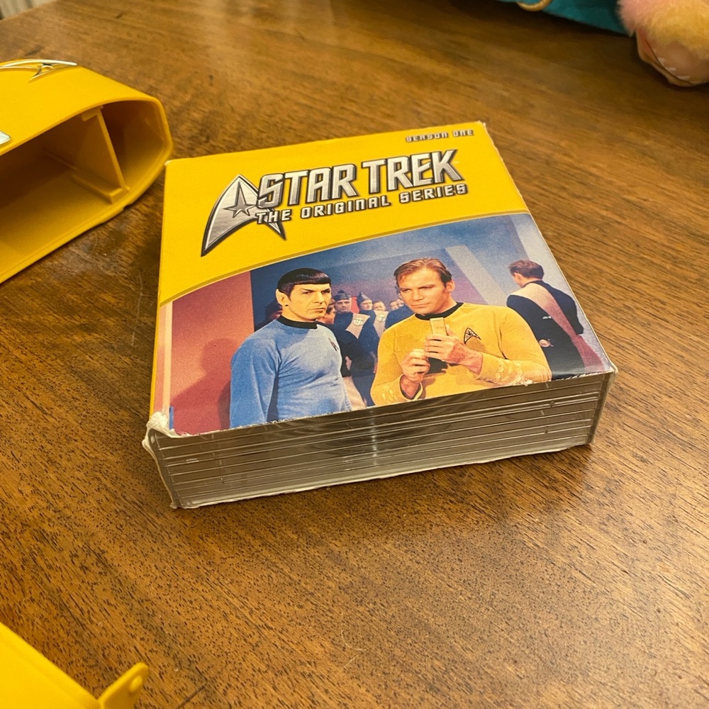 STAR TREK Season One Collector DVD Set - Picture 4 of 7